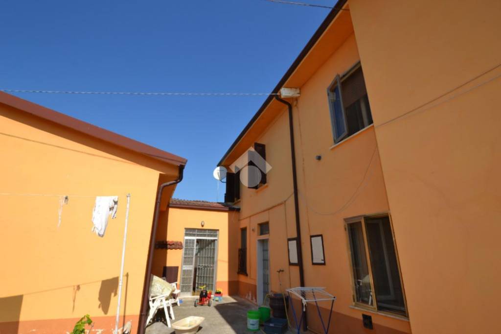Casa Indipendente in vendita ad Acquanegra sul Chiese via Trieste