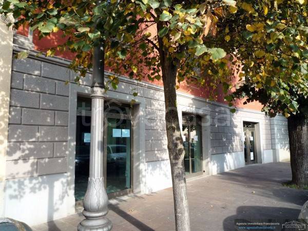 Ufficio in vendita a Coccaglio piazza Torre Romana