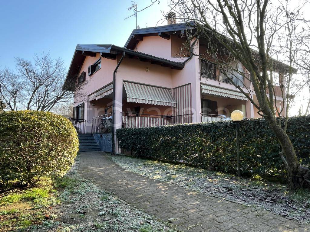 Villa in vendita a Castelletto sopra Ticino via Ramacci