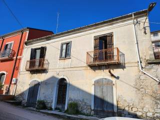 Casa indipendente in in vendita da privato a montemiletto via camillo benso di cavour, 18