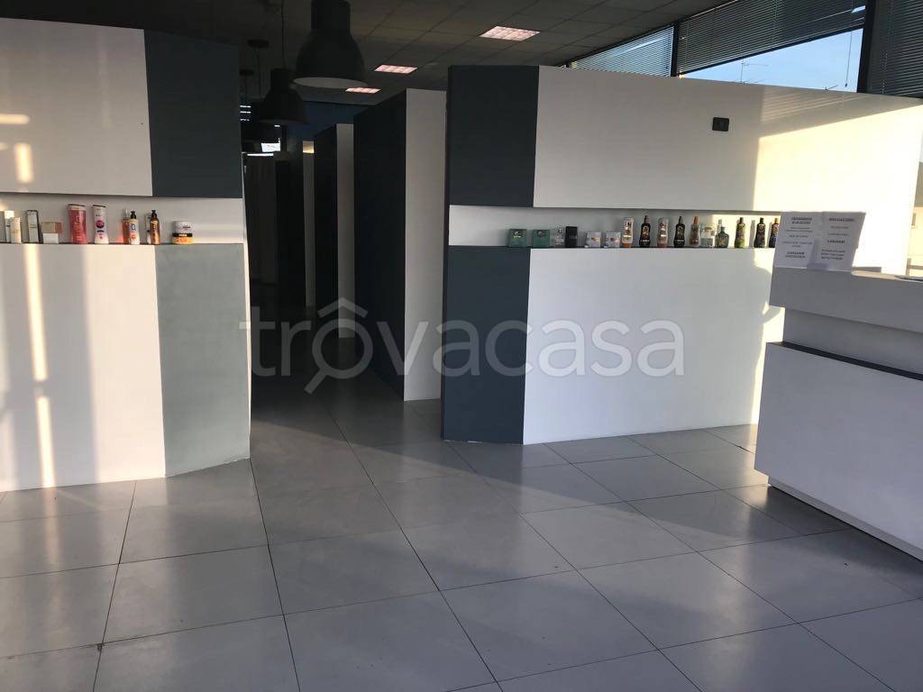 Centro Estetico/Solarium/Benessere in in vendita da privato a Orzinuovi via Francesca, 11
