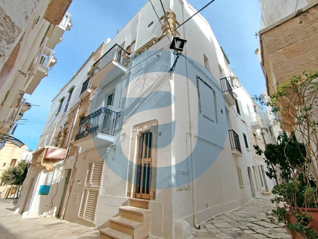 Casa Indipendente in vendita a Polignano a Mare via Nicola Laruccia, 13