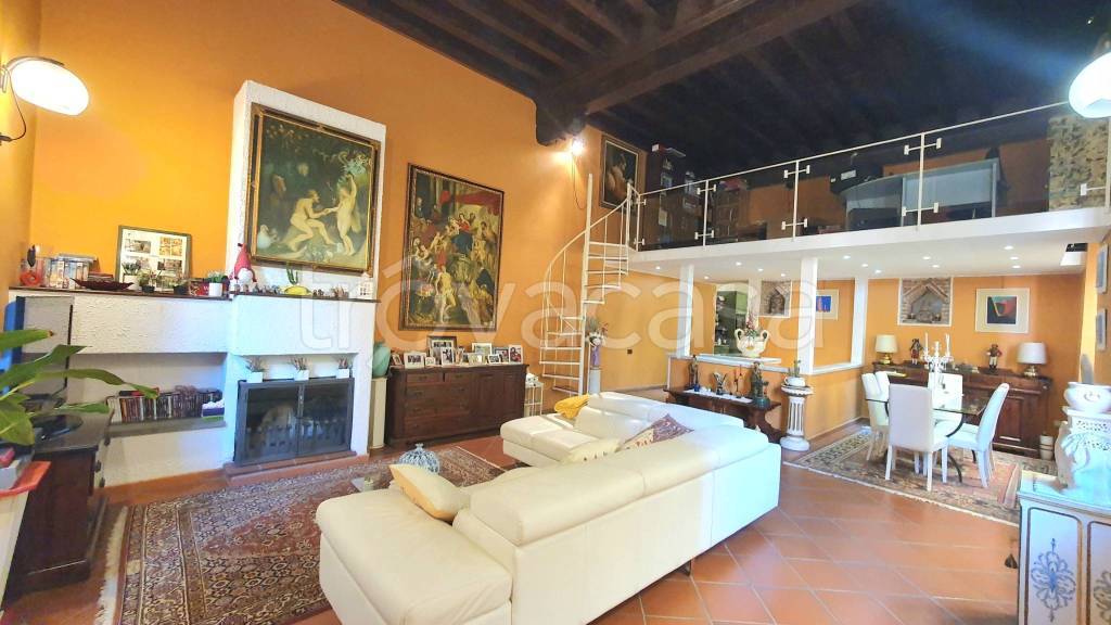 Appartamento in vendita a Lucca via Cesare Battisti, 24