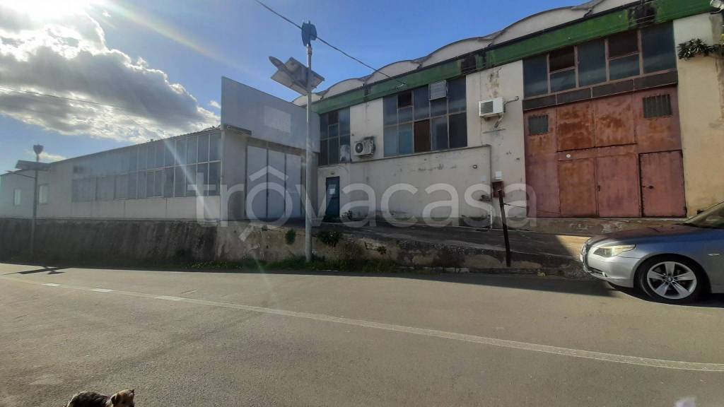 Capannone Industriale in vendita a Caltagirone via delle Balatazze, 108