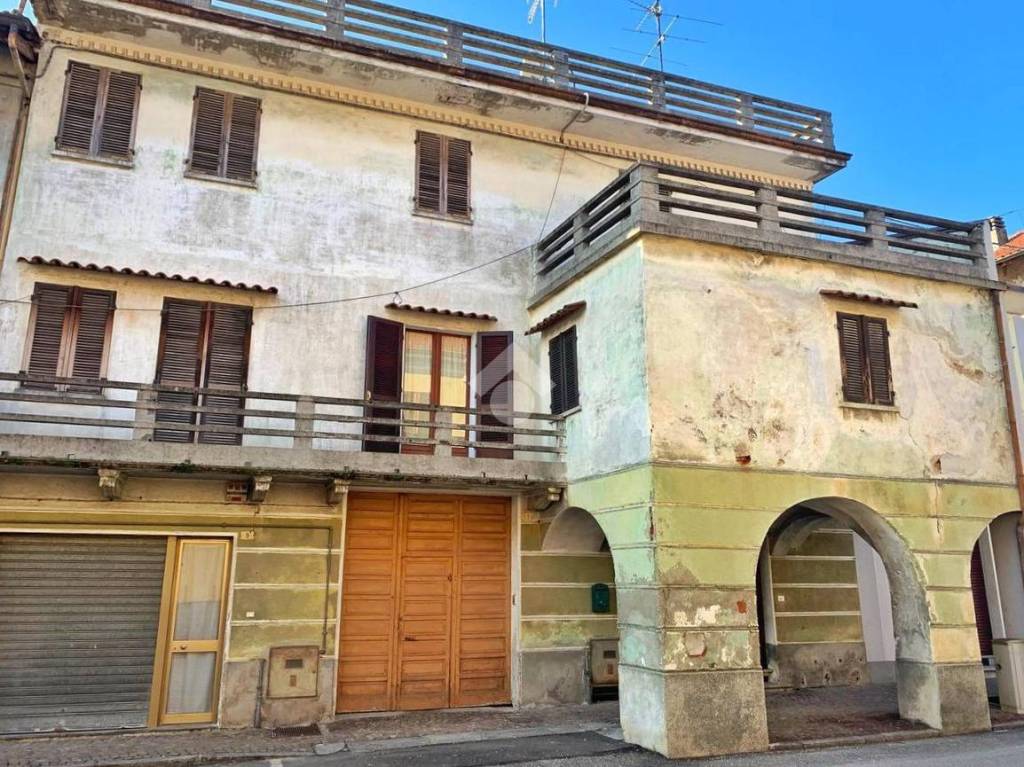 Casa Indipendente in vendita a Borgo d'Ale corso Libertà, 9