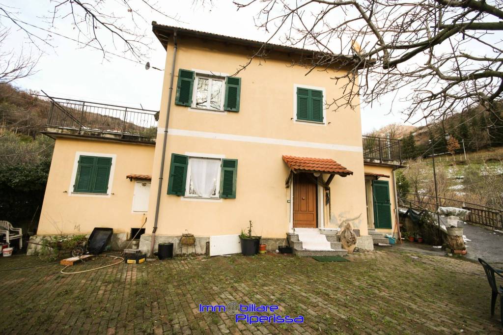 Villa in vendita a Sant'Olcese via Assalino