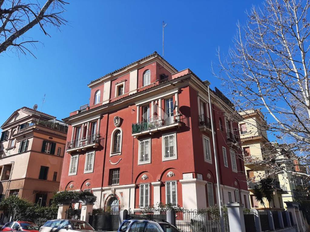 Appartamento in vendita a Roma via dei Navicellari