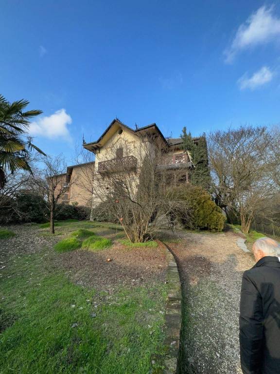 Villa in affitto a Pavia via Riviera, 81