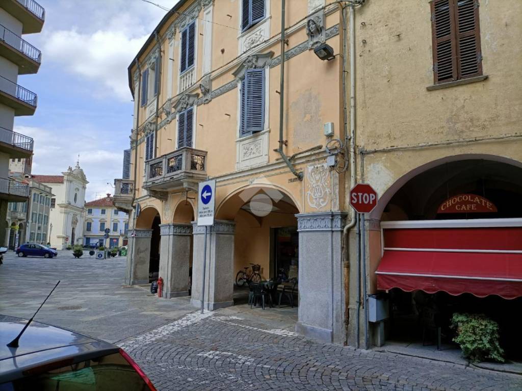 Negozio in vendita a Livorno Ferraris via Galileo Ferraris, 1