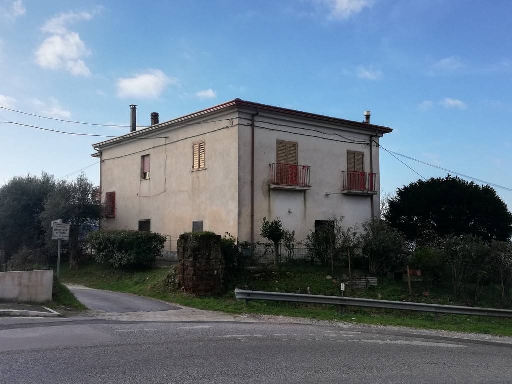 Villa Bifamiliare in vendita a Caiazzo via Cappucini