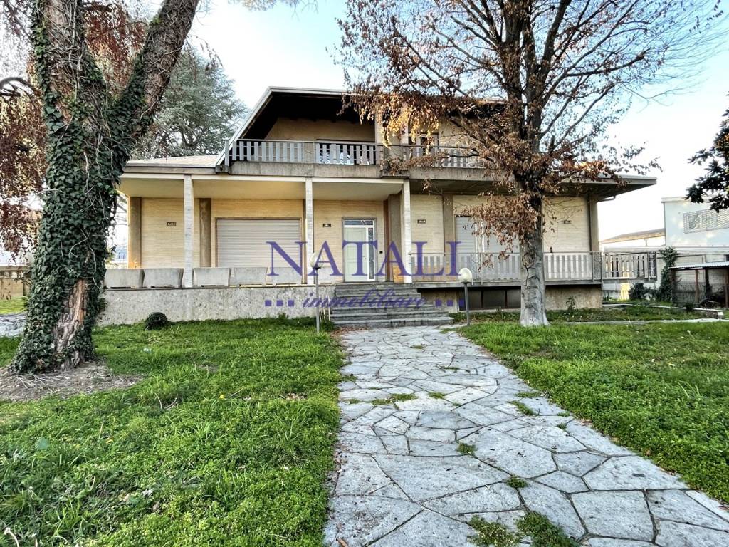 Villa in vendita a Legnano via Antonio Fogazzaro, 31