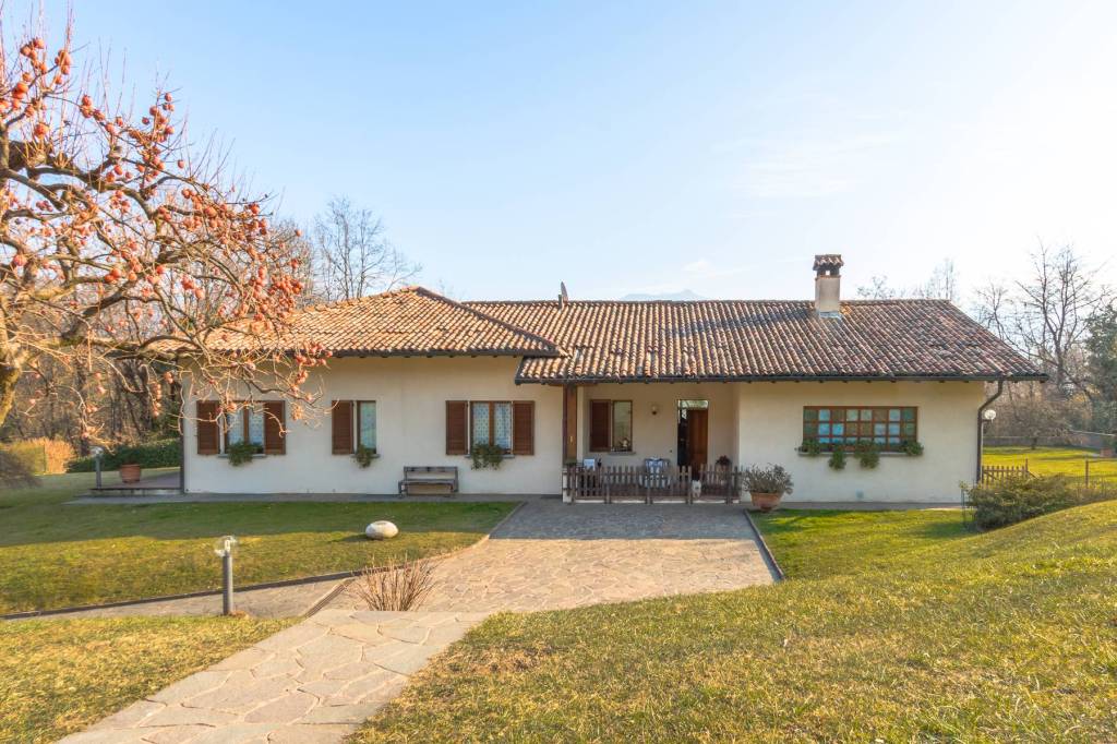 Villa in vendita a Menaggio via Nazario Sauro, 57