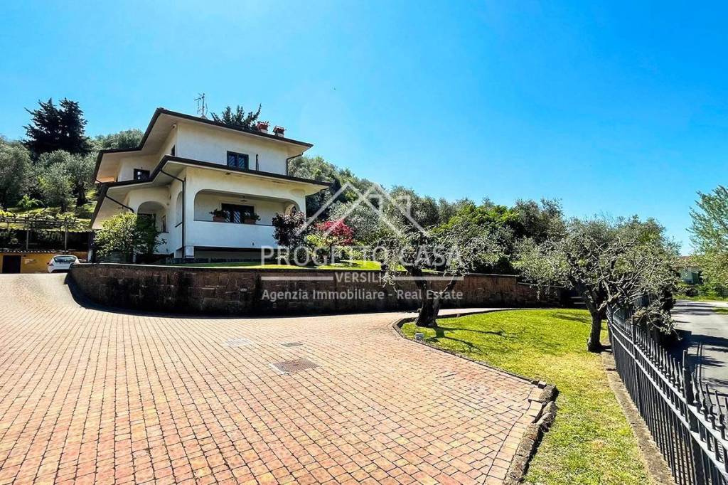 Villa in vendita a Camaiore via Nostra Signora