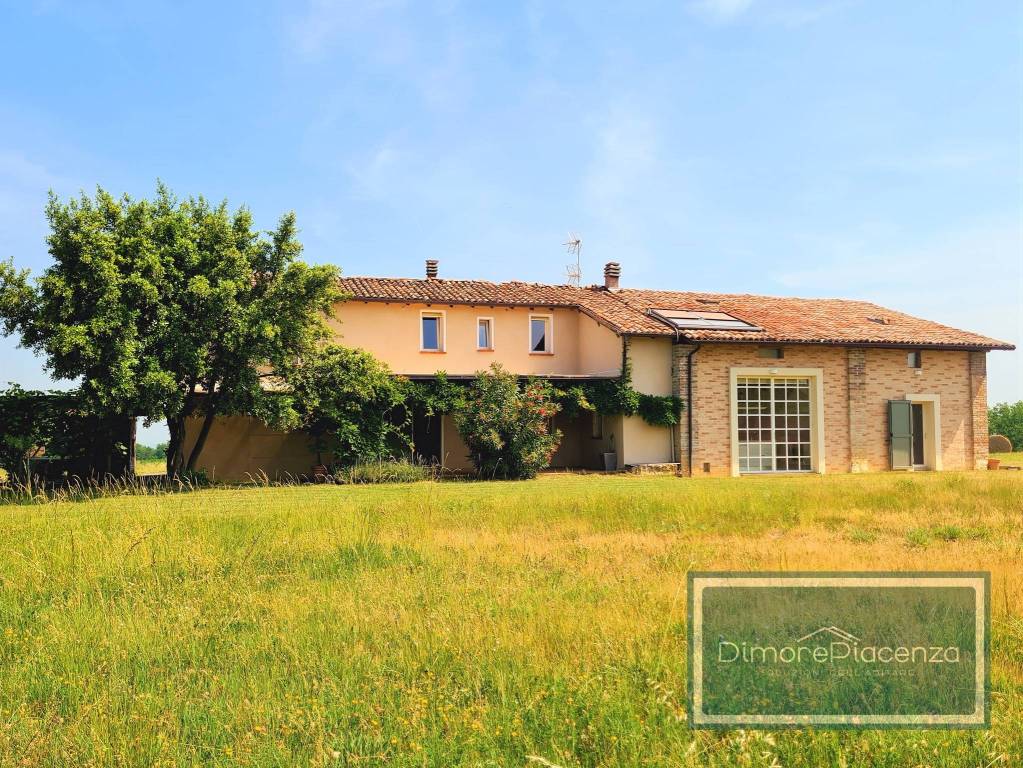 Villa in vendita a Castell'Arquato strada Comunale della Fitta
