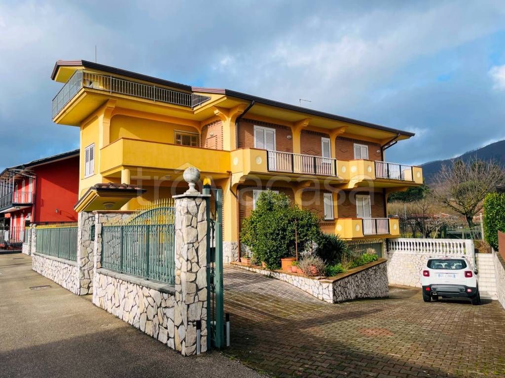 Villa in vendita a Forino via Guido Dorso, 32