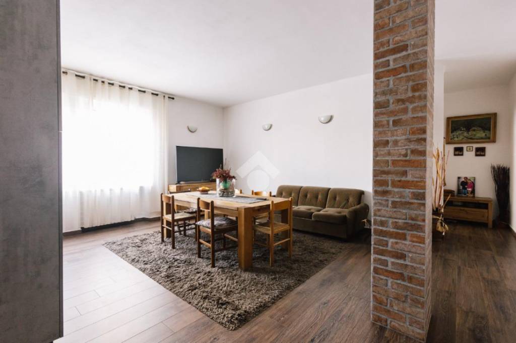 Appartamento in vendita a Vercelli piazza Lazio, 21