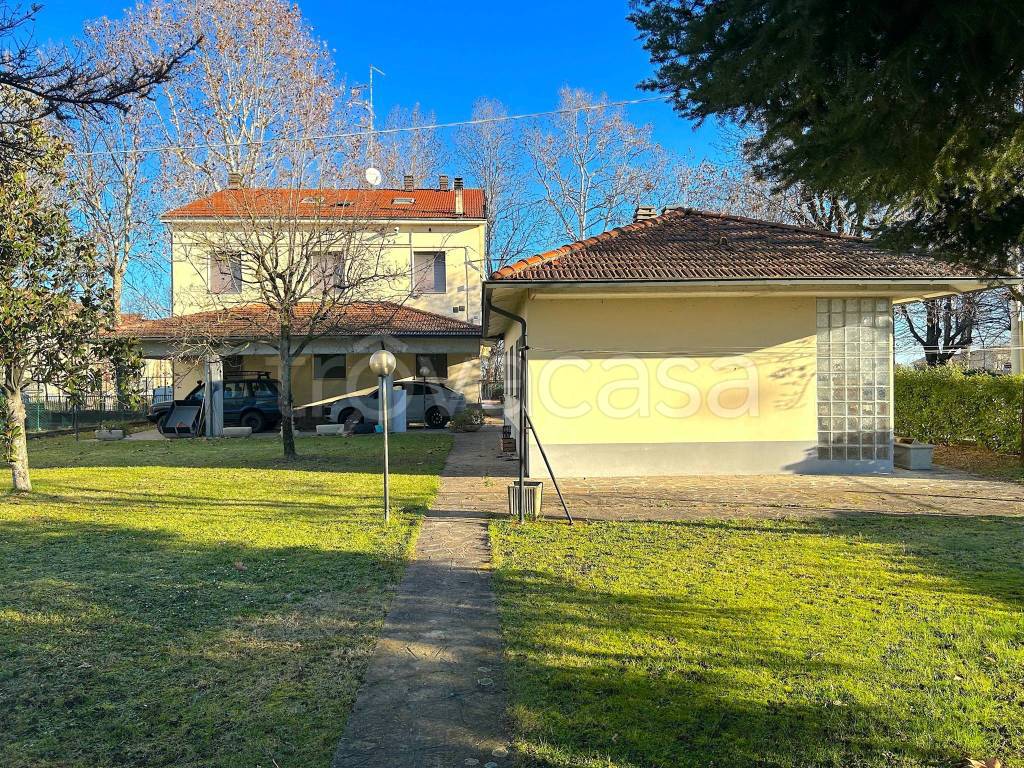Villa Bifamiliare in vendita a Montechiarugolo via Guglielmo Marconi, 68