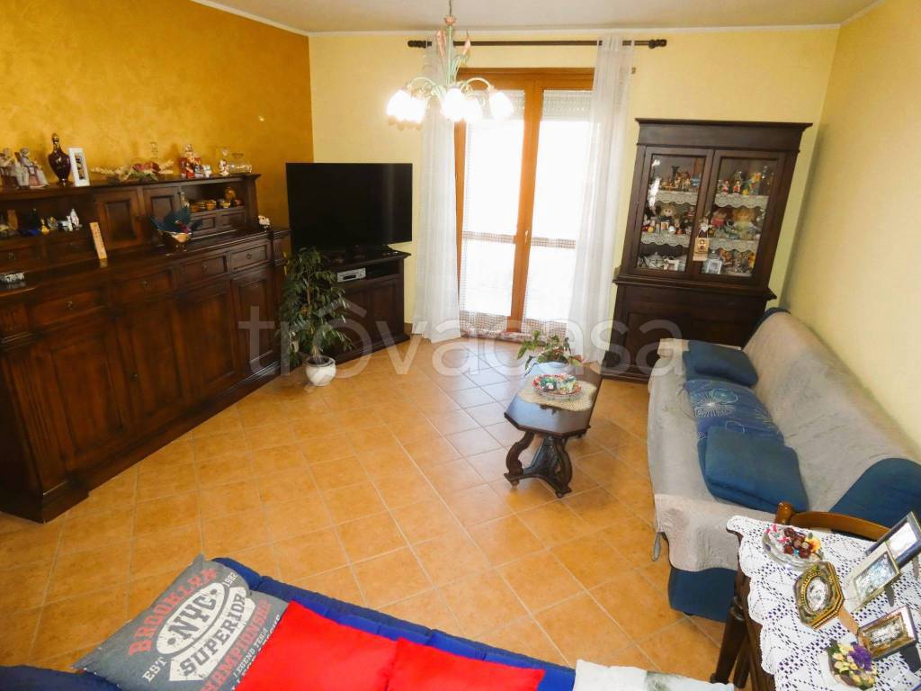 Appartamento in vendita a Santa Vittoria d'Alba via Statale, 26