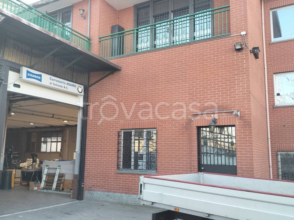 Capannone Industriale in vendita a Torino strada del Cascinotto, 139