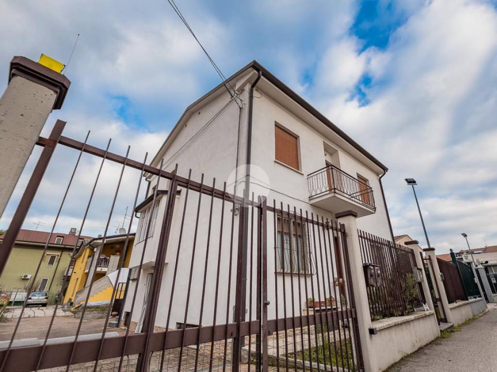 Appartamento in vendita a Villafranca di Verona via genova, 51