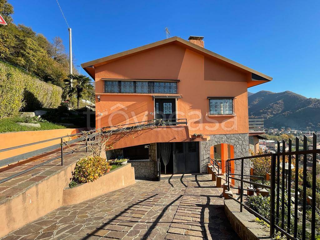 Villa in vendita a Nembro via Don Giuseppe Adobati