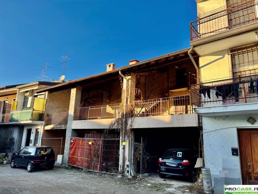 Casale in vendita a Rovello Porro piazza Alessandro Porro, 10
