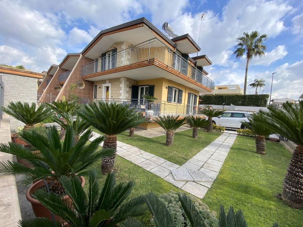 Villa a Schiera in vendita a Brusciano via Massimo Troisi, 19