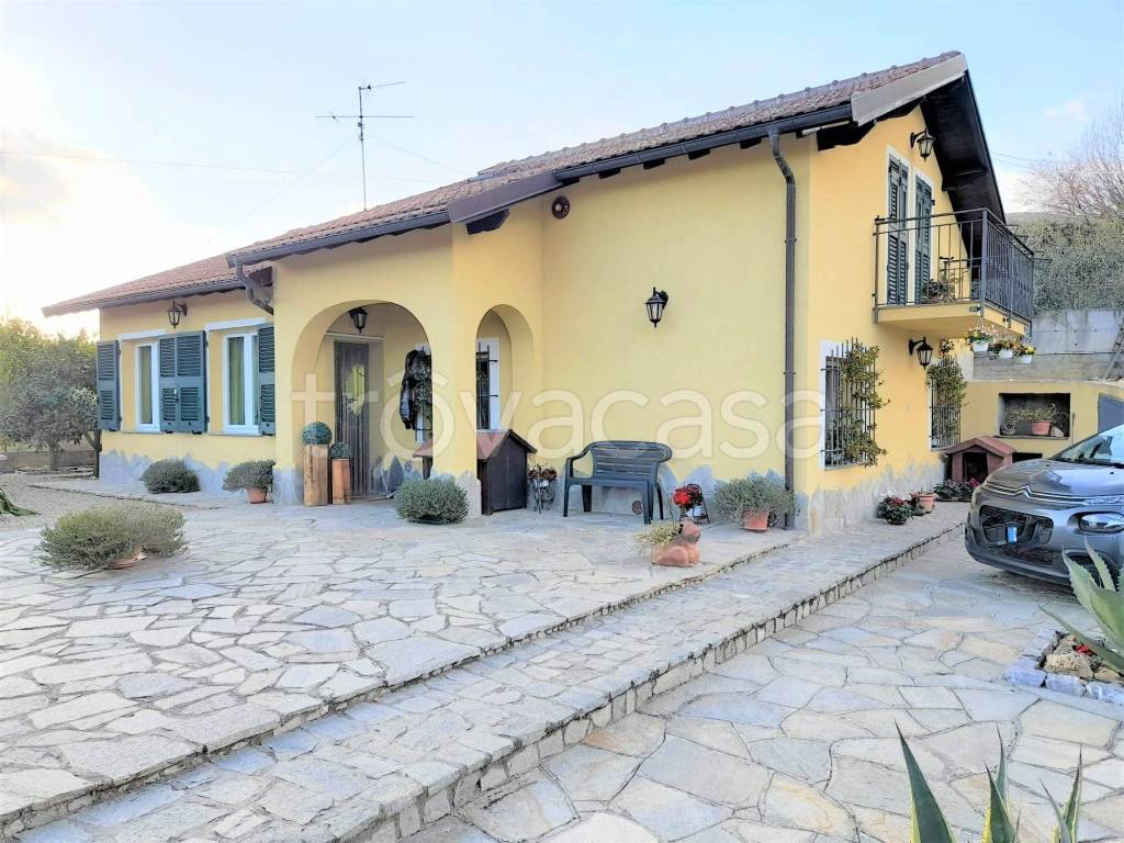 Villa in vendita a Cisano sul Neva via Costarossa