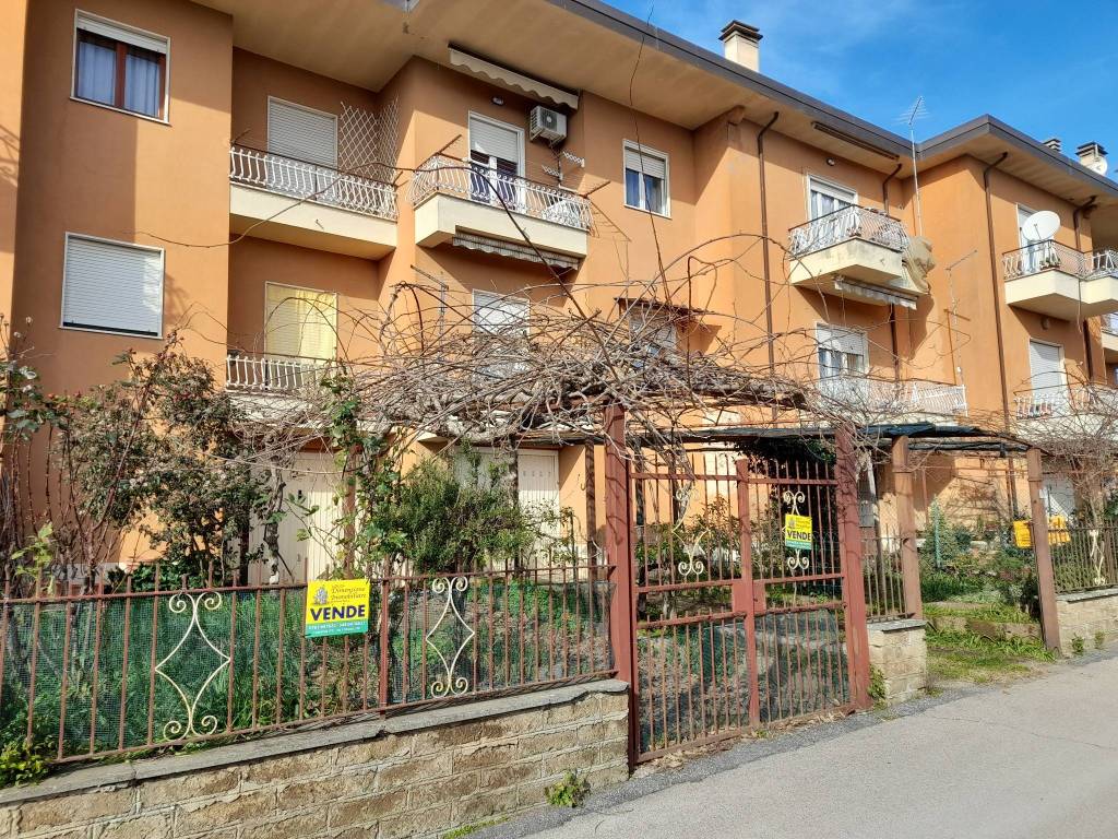 Appartamento in vendita a Caprarola viale Antonio Gramsci