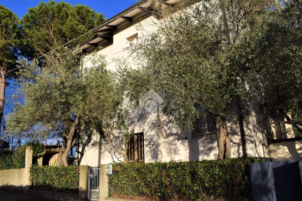 Villa Bifamiliare in vendita a Riccione viale Caprera, 13