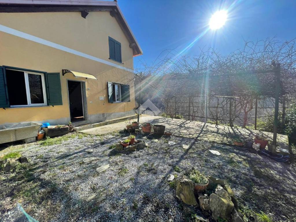 Casa Indipendente in vendita a Serra Riccò via campi, 26