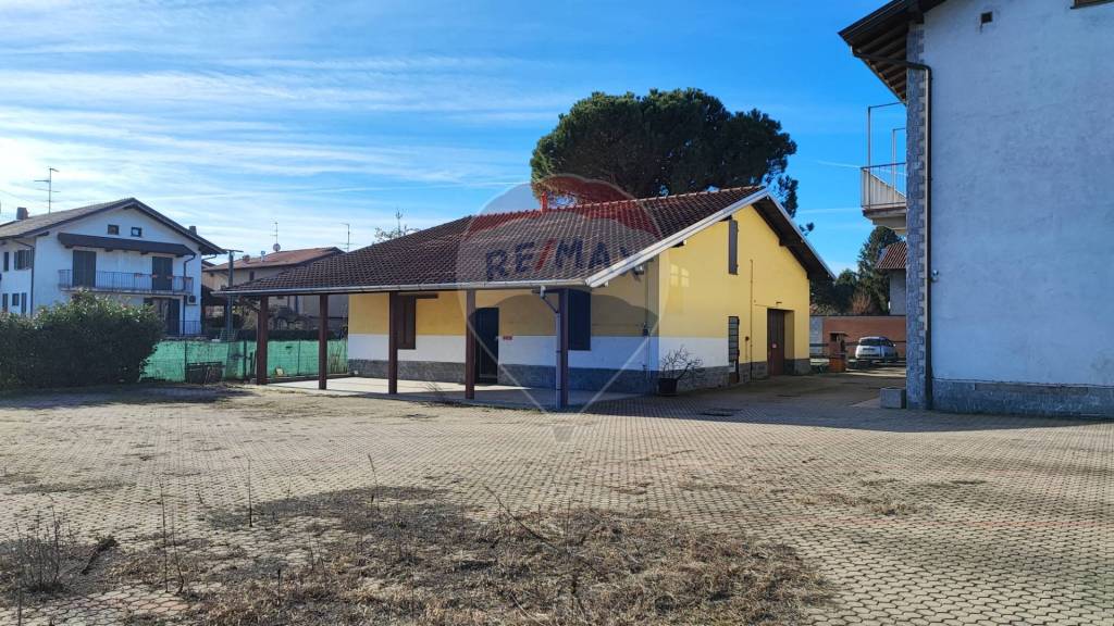 Negozio in vendita a Gallarate via Pier Capponi, 32