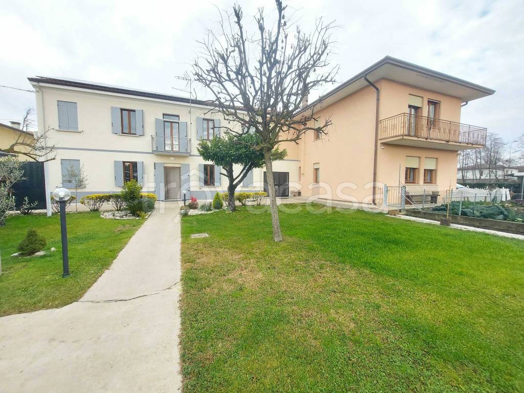 Villa Bifamiliare in vendita a Treviso via Santa Bona Vecchia, 64