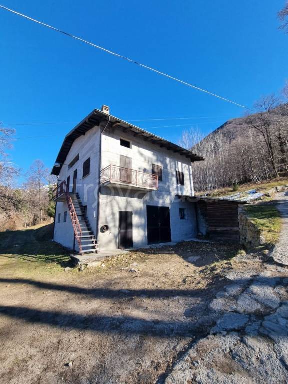 Casa Indipendente in vendita a Margno