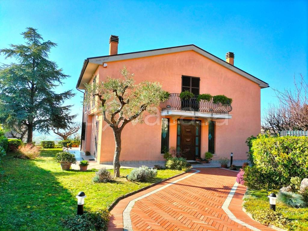 Villa in vendita a Montecarotto via San Giuseppe