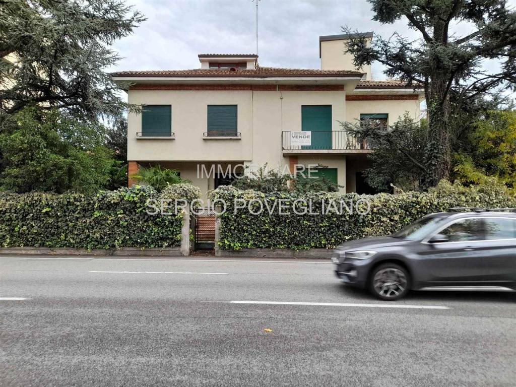 Villa in vendita a Treviso viale Nino Bixio, 103