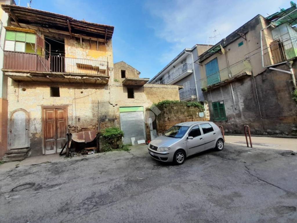 Casa Indipendente in vendita ad Afragola via Falconieri, 22