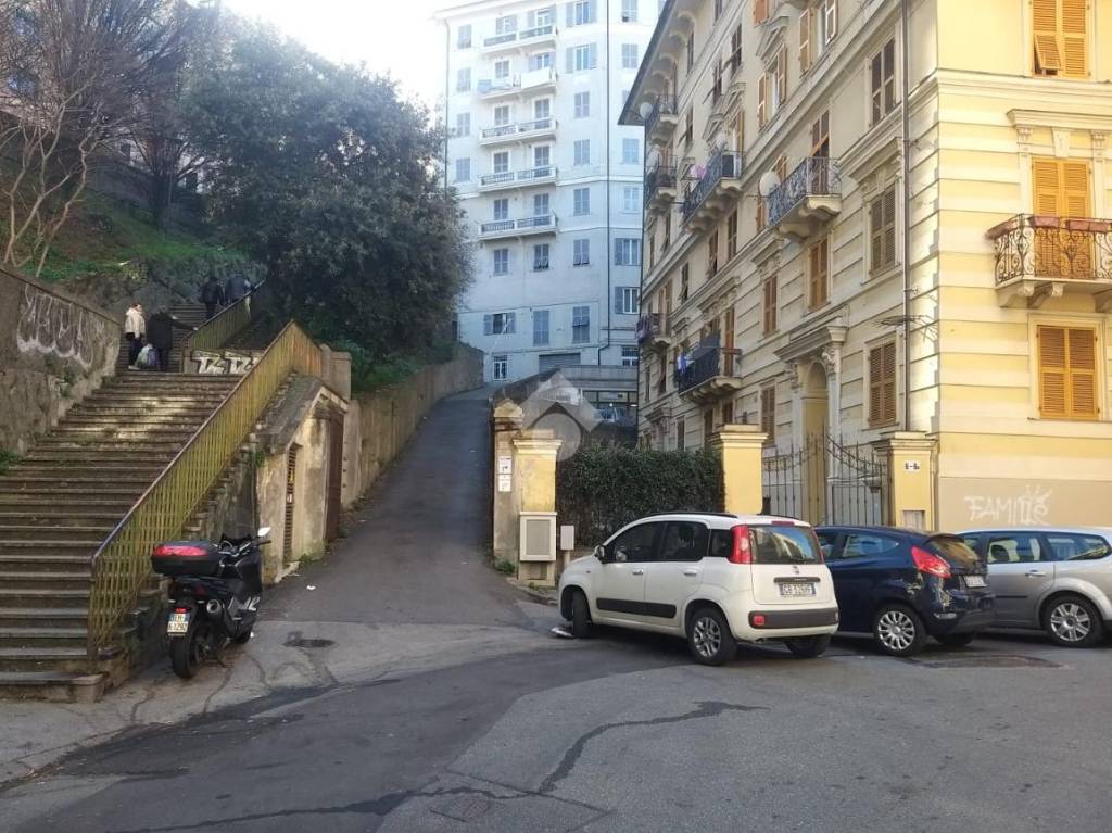 Garage in vendita a Genova via Lorenzo Pareto, 8