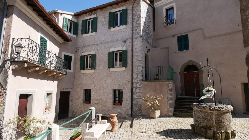 Appartamento in in vendita da privato a Capranica Prenestina piazza Santa Maria Maddalena, 10