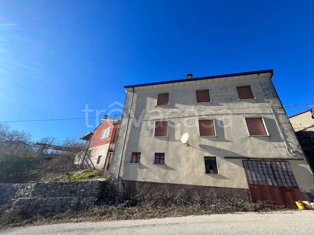 Casa Indipendente in vendita ad Alta Val Tidone sp45bis