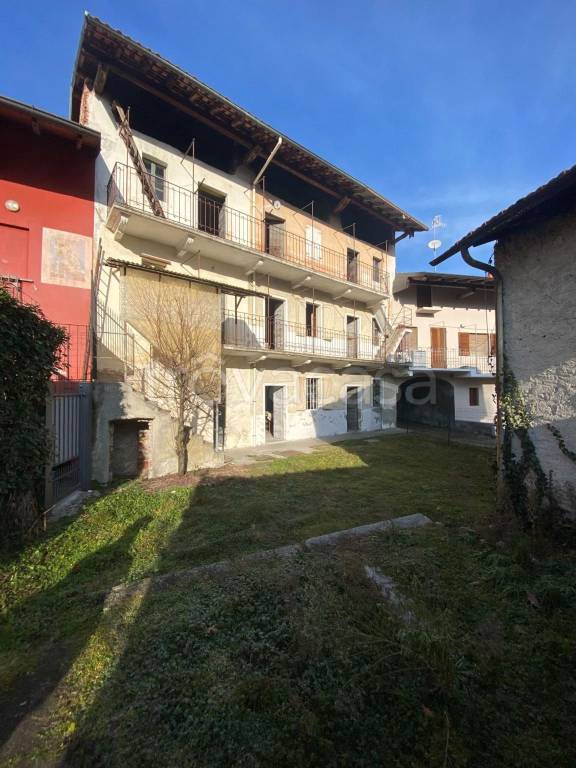 Casale in vendita a Castelletto sopra Ticino via Caduti per la Libertà, 170