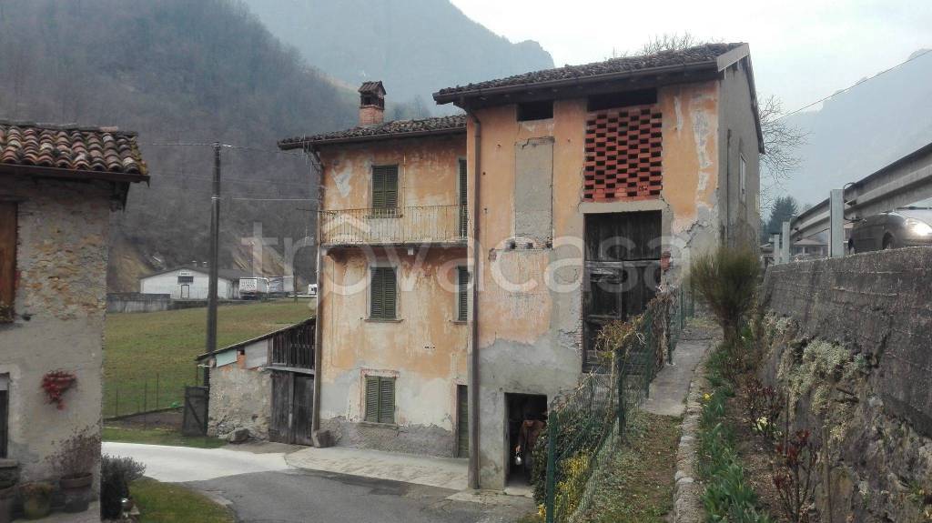 Casa Indipendente in in vendita da privato a San Giovanni Bianco via Roncaglia Entro