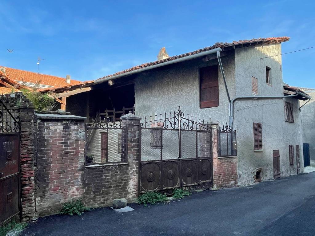 Rustico in vendita a Borgo d'Ale via Carlo Emanuele Dotta, 24