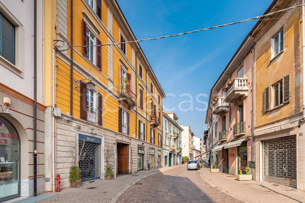Appartamento in vendita a Saronno via Giuseppe Garibaldi, 35