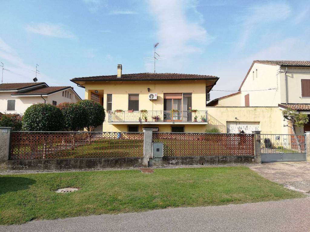 Villa in in vendita da privato a Dosolo via Roma, 73