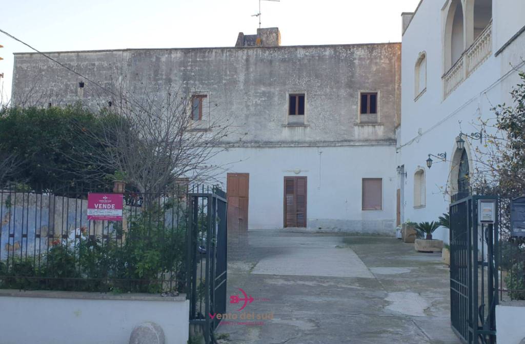 Casa Indipendente in vendita a Carmiano via Chiesa Madre, 48