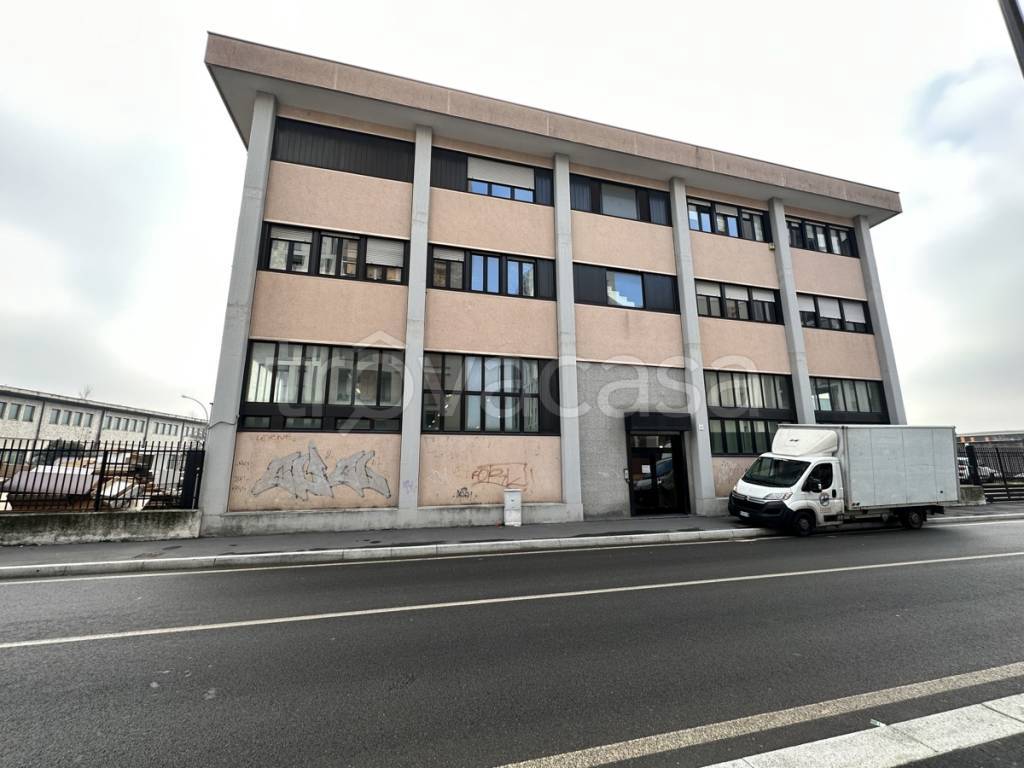 Ufficio in vendita a Milano via Ernesto Teodoro Moneta, 43