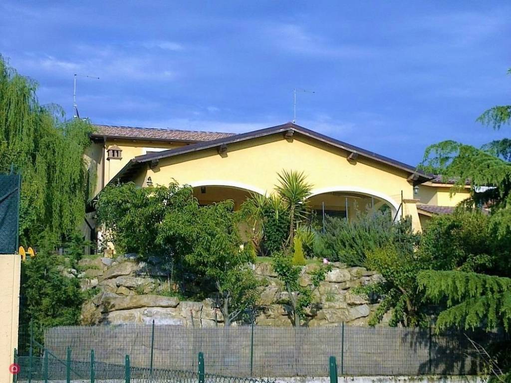 Villa Bifamiliare in in vendita da privato a Sutri via dei Lucumoni, 28