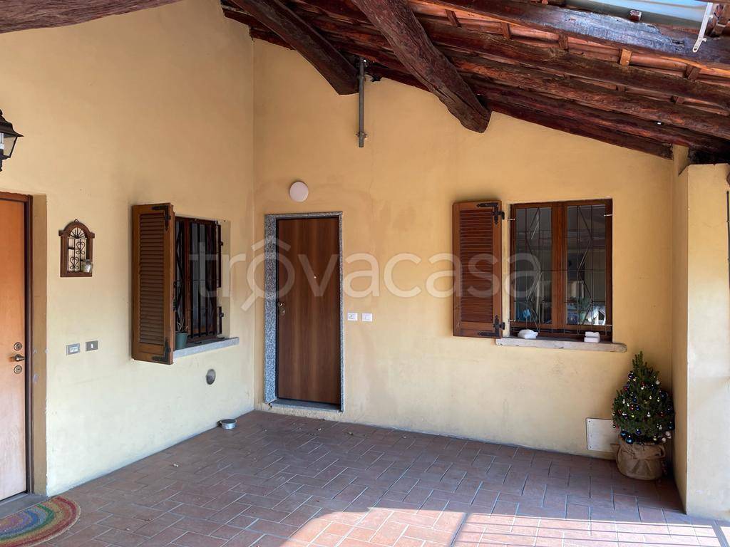 Appartamento in vendita a Monticello Brianza via Cesare Battisti, 2