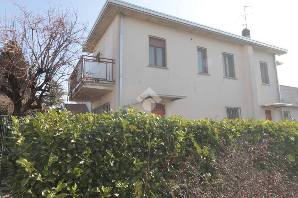 Villa Bifamiliare in vendita a Sulbiate via IV Novembre, 10